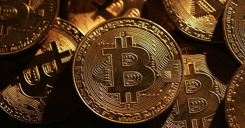 Bitcoin dominance dips to 23.6 fib level, signals potential altcoin rotation