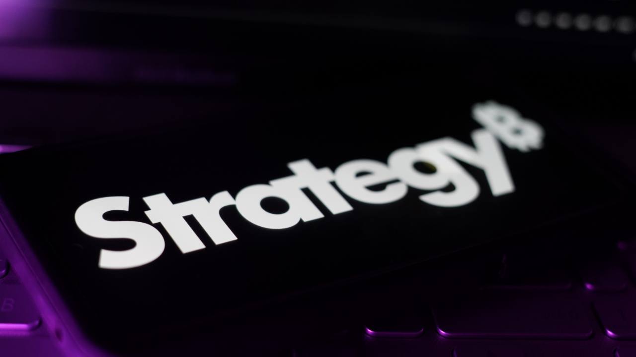 Peter Schiff Says Strategy Is No Longer a Leveraged Bitcoin Bet, Warns MSTR Shareholders of Infinite Dilution